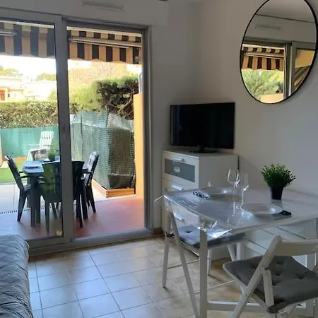 Studio Bord De Mer Avec Terrasse Et Jardin * Сен-Рафаэль