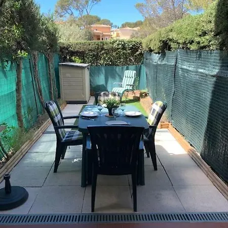 Studio Bord De Mer Avec Terrasse Et Jardin * Сен-Рафаэль