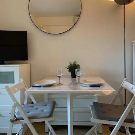 Appartement Studio Bord De Mer Avec Terrasse Et Jardin