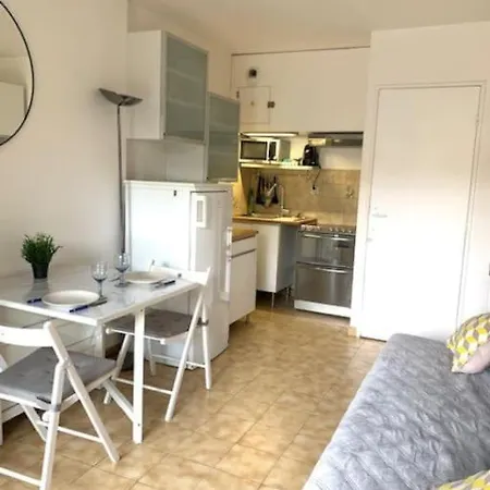 Appartement Studio Bord De Mer Avec Terrasse Et Jardin